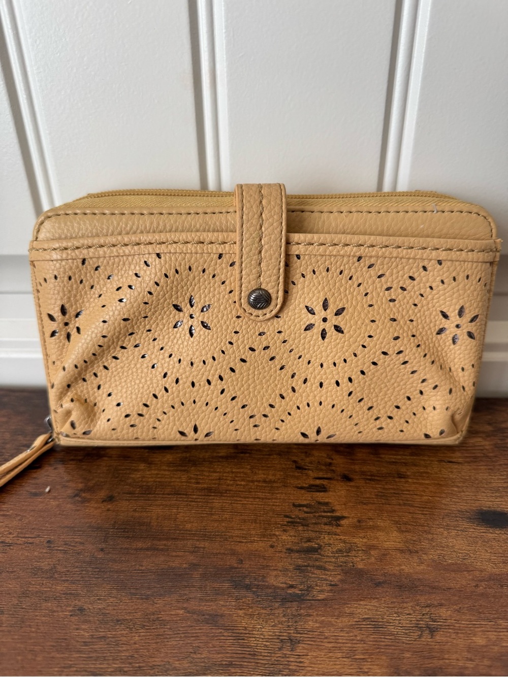 The Sak Leather Crossbody Wallet Phone Organizer Mustard Yellow Cream RFID Style